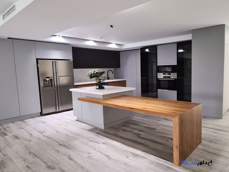 نمونه کار   کابینت آشپزخانه طوسی روشن مشکی مات وگردویی طرح چوب