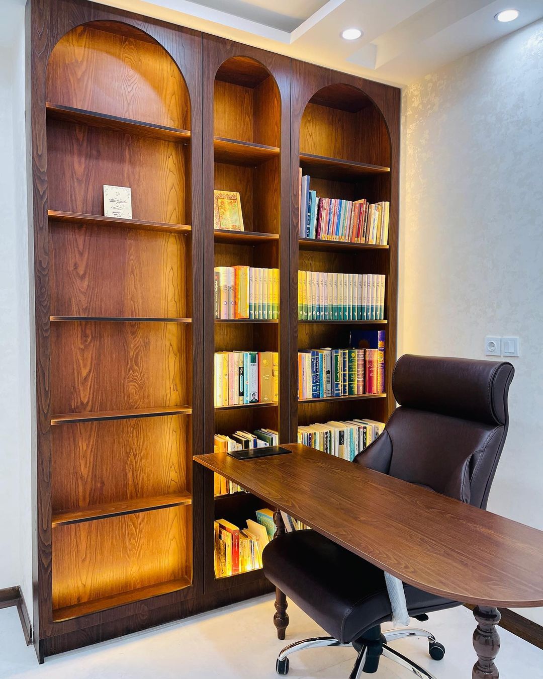 کتابخانه گردویی دکوراسیون مهدی عبدالخانی